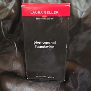 Laura Geller Phenomenal Foundation